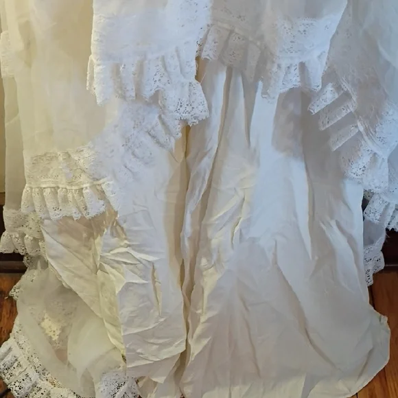 Handmade Elegant White Lace Vintage Wedding Dress. 3 Foot Long Train . - Picture 3 of 15